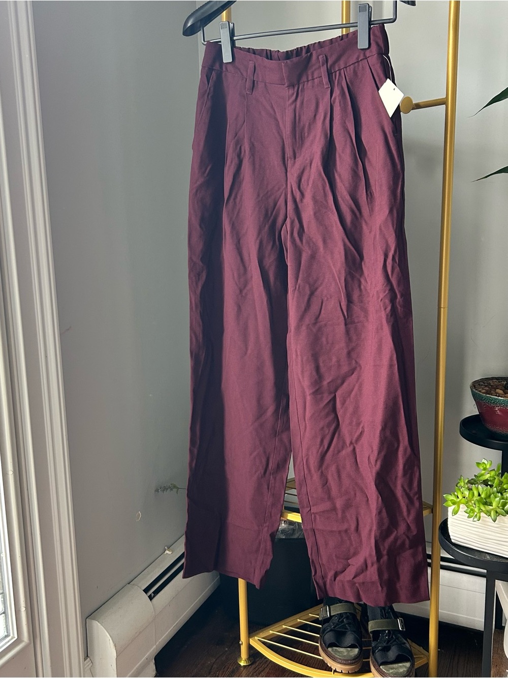 a new day office attire tailored pleated Wide-Leg Trousers in Burgundy size 4